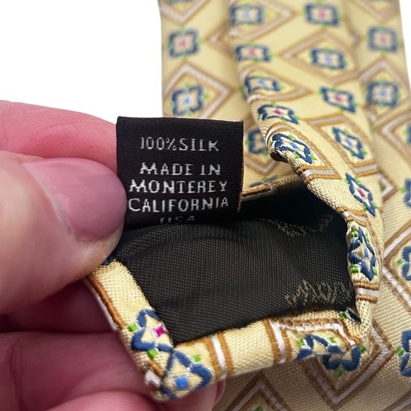 Robert Talbott Best of Class Silk Tie 58" x 3" Yellow Geometric Medallion USA - Picture 4 of 4